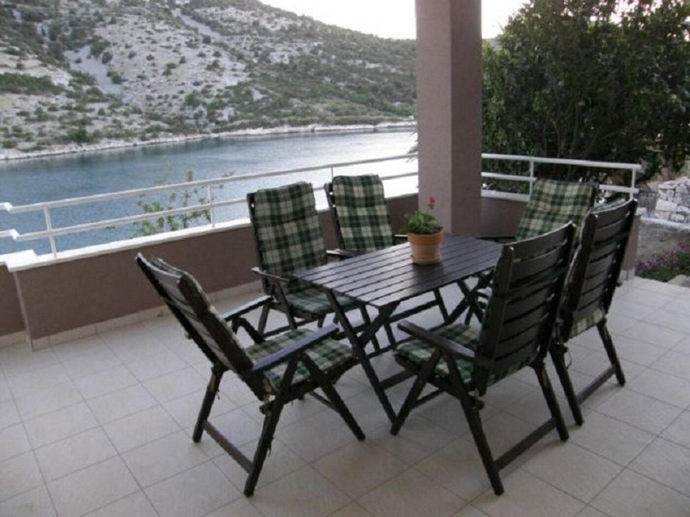 Apartments Ljubi Винишче Экстерьер фото